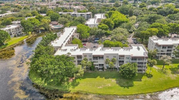 Poinciana Place Of Pine Island Ridge, 9440 Poinciana Pl #415, Davie, Florida 33324, image 1