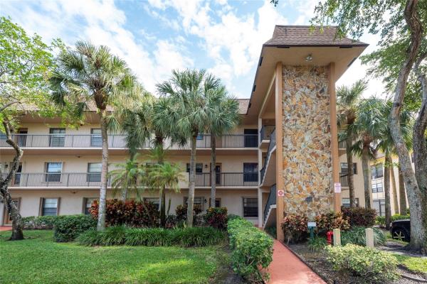 Lakes Of Carriage Hills, 6090 N Sabal Palm Blvd #111, Tamarac, Florida 33319, image 1