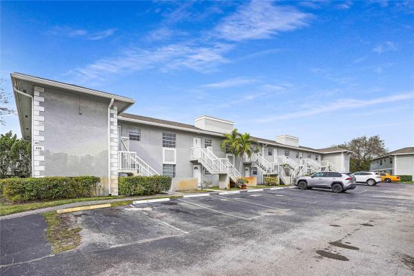 Monterey Village, 438 NE 210th Circle Ter #204-4B, Ives Estates, Florida 33179, image 1