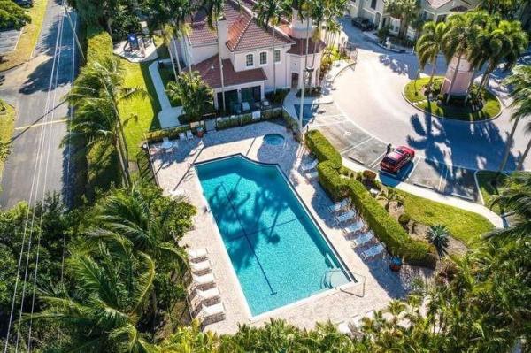 The Residences Of Belmont At Boynton Beach, 602 Belmont Pl, Boynton Beach, Florida 33436, image 1