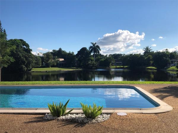 Jacaranda Country Club, 8560 N Lake Dasha Dr, Plantation, Florida 33324, image 1