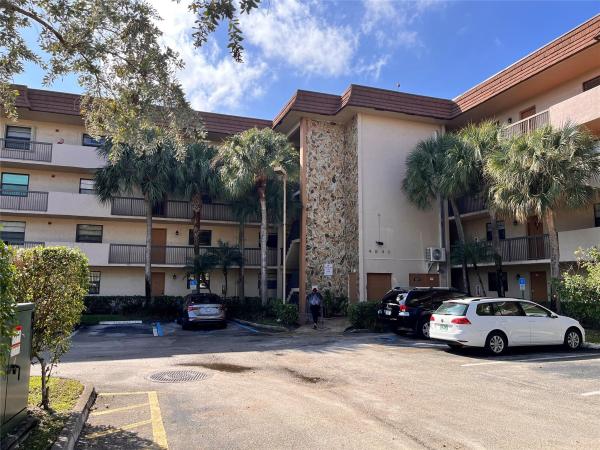 Lakes Of Carriage Hills, 4940 E Sabal Palm Blvd #408, Tamarac, Florida 33319, image 1