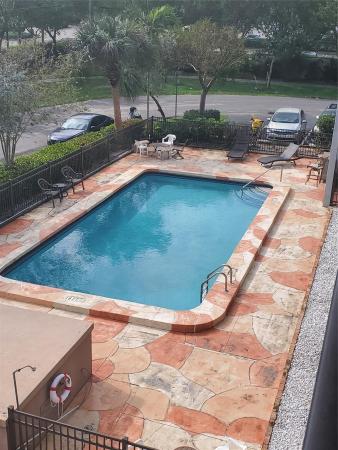 Carriage Light, 1021 NE 24th Ave #4, Pompano Beach, Florida 33062, image 1