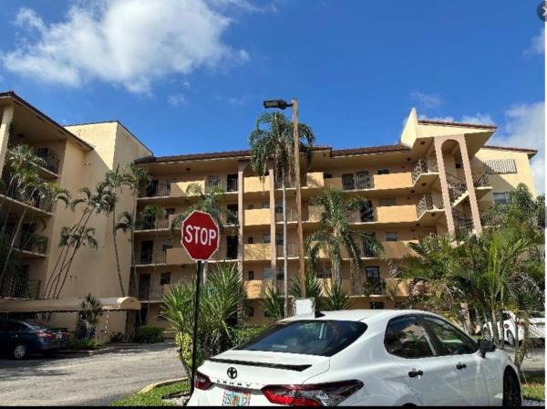 Sunrise Island, 3955 N Nob Hill Rd #310, Sunrise, Florida 33351, image 1