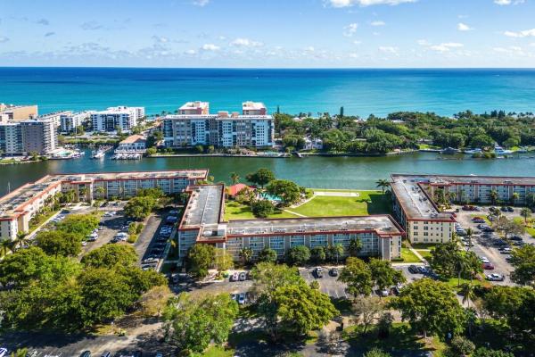 Palm Aire At Coral Key, 3150 NE 48th Ct #105, Lighthouse Point, Florida 33064, image 1