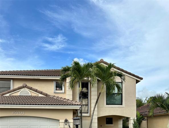 Falcon's Lea Patio Homes, 15201 Norfolk Ln, Davie, Florida 33331, image 1