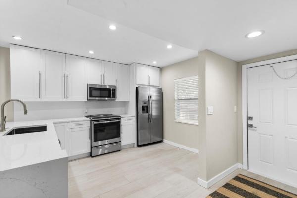 Sandalfoot Squire, 9280 SW 3rd St #815, Boca Raton, Florida 33428, image 1