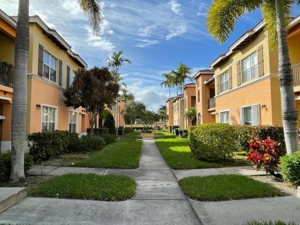 Rosemont, 3549 Forest Hill Blvd #19, Palm Springs, Florida 33406, image 1