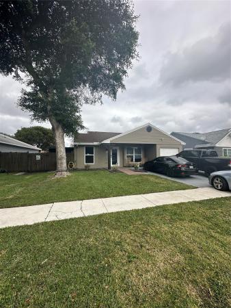 Cinnamon Place At Honeywoods, 8671 SW 16th St, Pembroke Pines, Florida 33025, image 1