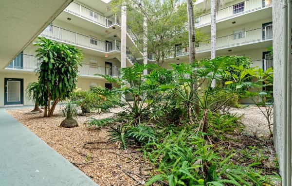 Courtyards Of Broward, 1810 N Lauderdale Ave #2411, North Lauderdale, Florida 33068, image 1