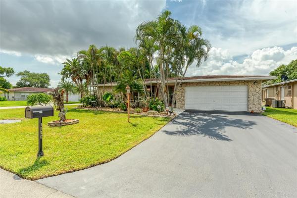 Crystal Lake Golf Villas, 1270 NW 47th St, Deerfield Beach, Florida 33064, image 1
