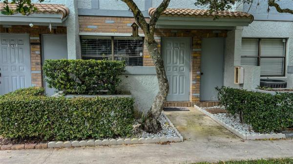 Oakwood On The Green, 9779 Riverside Dr, Coral Springs, Florida 33071, image 1