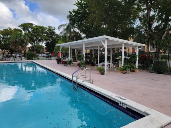Oakbrook Village, 8120 SW 24th St #105, North Lauderdale, Florida 33068, image 2
