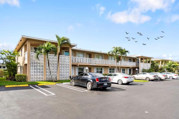 The Pines Of Delray, 1011 Flame Vine Ave #201, Delray Beach, Florida 33445, image 1