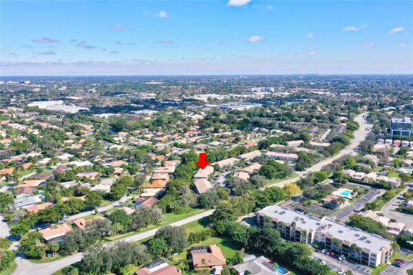 Oakwood On The Green, 9881 Riverside Dr #10-10, Coral Springs, Florida 33071, image 2