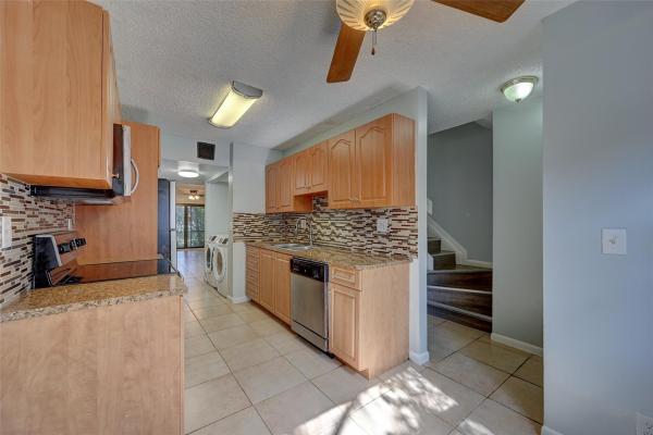 Oakwood On The Green, 9881 Riverside Dr #10-10, Coral Springs, Florida 33071, image 1