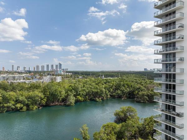 The Harbour South Tower, 16385 Biscayne Blvd #1015, North Miami Beach, Florida 33160, image 1