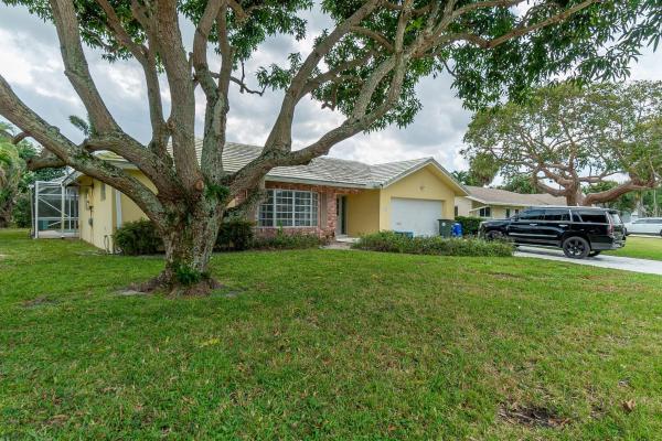 Lake Floresta Park, 1040 NW 6th Ter, Boca Raton, Florida 33486, image 1