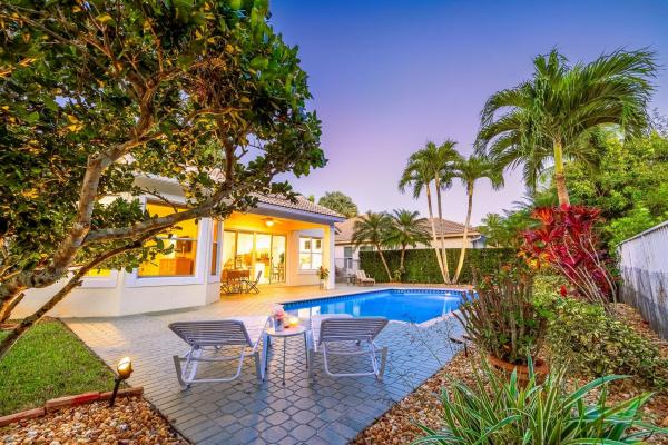 Harbor View, 1940 Harbor View Cir, Weston, Florida 33327, image 1
