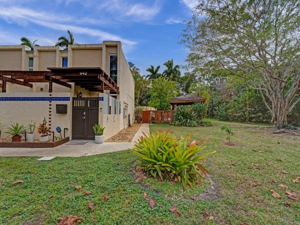 Footbridge Townhouse, 842 NE 20th Dr #842, Wilton Manors, Florida 33305, image 1