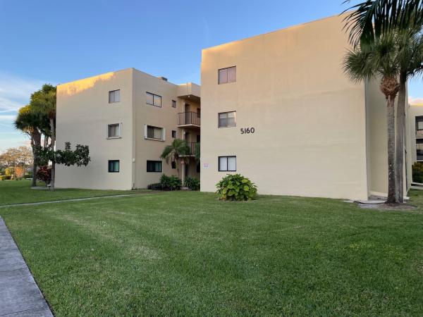 Seagrape At Las Verdes, 5160 Las Verdes Cir #313, Delray Beach, Florida 33484, image 2