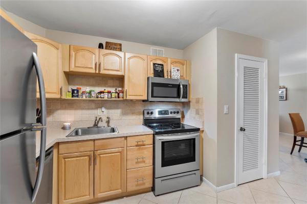 Manor Grove Village, 12 NE 19th Ct #217A, Wilton Manors, Florida 33305, image 2