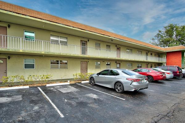 Applegreen, 601 S State Road 7 #1G, Margate, Florida 33068, image 1