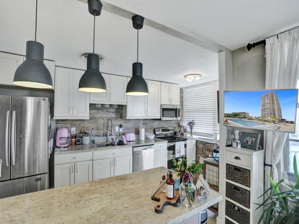 Del Prado, 18041 Biscayne Blvd #18041, Aventura, Florida 33160, image 1