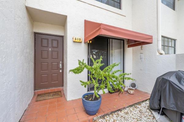 Lincoln Square, 609 Lincoln Ct #609, Deerfield Beach, Florida 33442, image 1