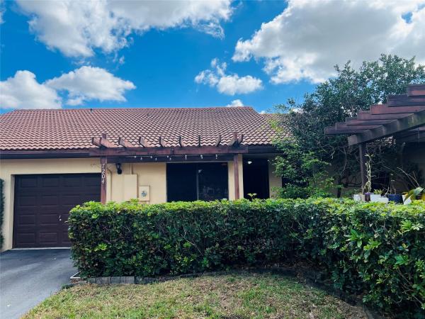 Lake Colony, 7204 Primrose Ln, Tamarac, Florida 33321, image 1