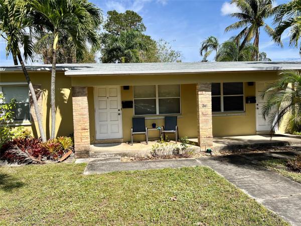 Petite, 241 NE 21st St, Wilton Manors, Florida 33305, image 1