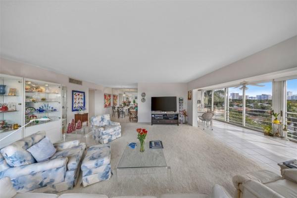 Winston House, 3050 NE 47th Ct #508, Fort Lauderdale, Florida 33308, image 2