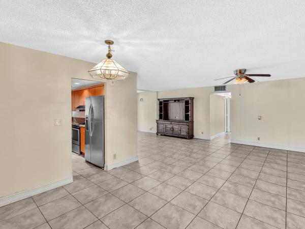 Lake Park, 922 NE 199th St #1E, Ives Estates, Florida 33179, image 3