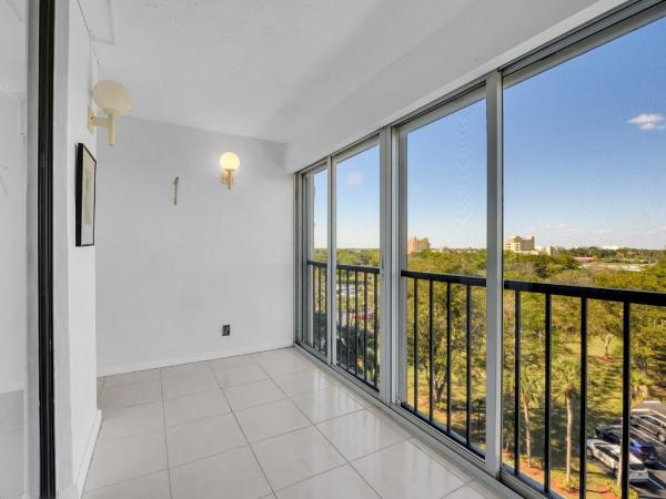 Country Club Village, 16300 Golf Club Rd #706, Weston, Florida 33326, image 2