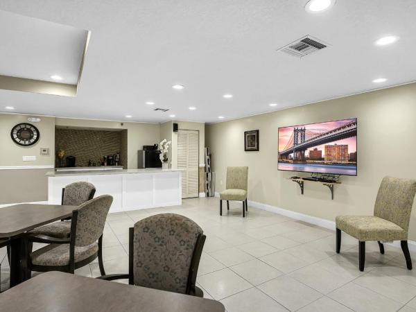 Country Club Village, 16300 Golf Club Rd #706, Weston, Florida 33326, image 1