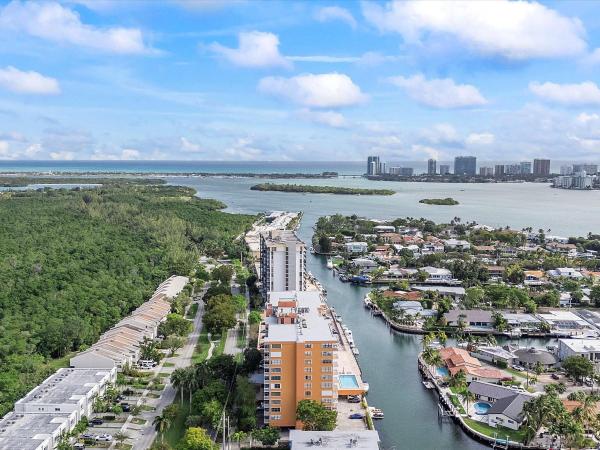 Waterside Towers, 2450 NE 135th St #702, North Miami, Florida 33181, image 1