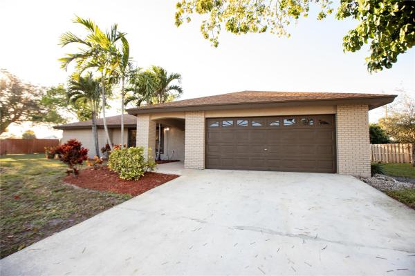 Huntington Woods, 136 Sherwood Dr, Royal Palm Beach, Florida 33411, image 1