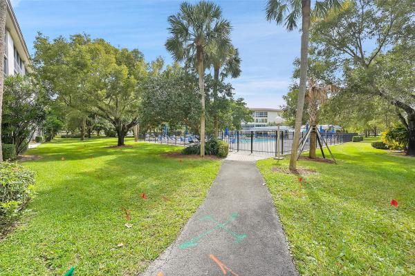 Lucaya Village, 2102 Lucaya Bnd #O2, Coconut Creek, Florida 33066, image 1