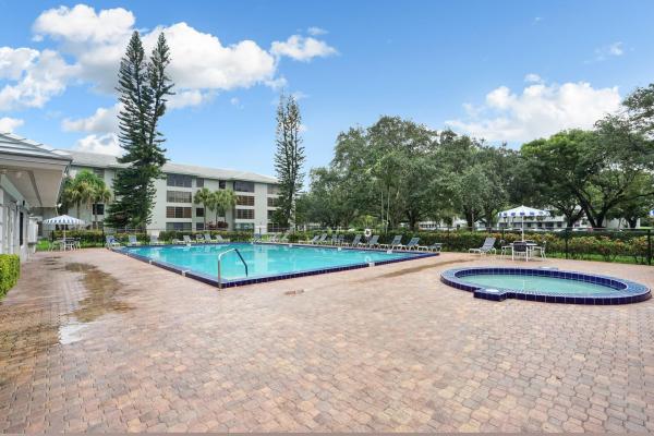 Whitehall 2 Of Pine Island Ridge, 1703 Whitehall Dr #305, Davie, Florida 33324, image 2