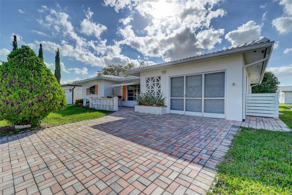 Forsythe Colony 16, 7421 NW 72nd Ter, Tamarac, Florida 33321, image 1