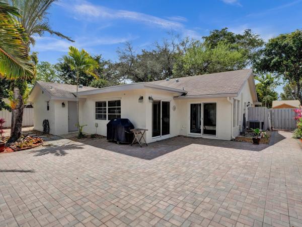 Woodbridge At Pembroke Lakes, 10165 NW 21st St, Pembroke Pines, Florida 33026, image 2