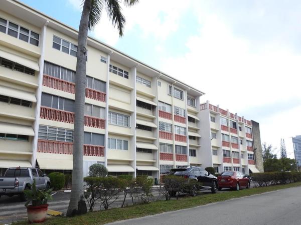 Gulfstream Garden, 215 SE 3rd Ave #206A, Hallandale Beach, Florida 33009, image 3