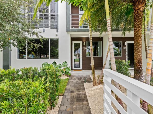 Holiday Park, 708 NE 14th Ave #204, Fort Lauderdale, Florida 33304, image 1
