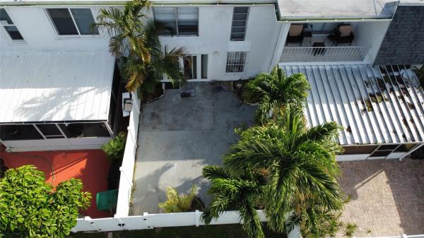 Nova Townhouses, 6753 SW 41st Dr #20, Davie, Florida 33314, image 2