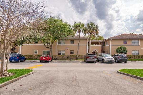 Lakewood Village Of Coral Springs, 10200 Twin Lakes Dr #14G, Coral Springs, Florida 33071, image 1