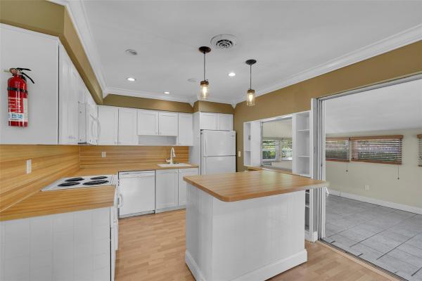 Hillbrook, 2409 NW 7th Ave, Wilton Manors, Florida 33311, image 2