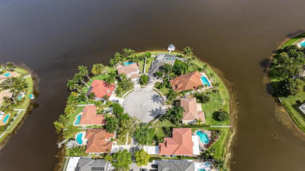 Keystone Lake, 2339 NW 186th Ave, Pembroke Pines, Florida 33029, image 1