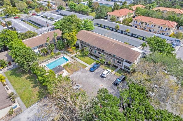 Suzanne Garden, 2225 Monroe St #B6, Hollywood, Florida 33020, image 1