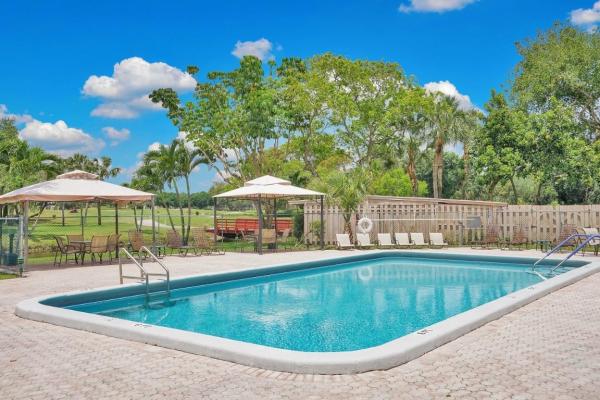 Tangerine Of Pine Island Ridge, 9420 Tangerine Pl #307, Davie, Florida 33324, image 2