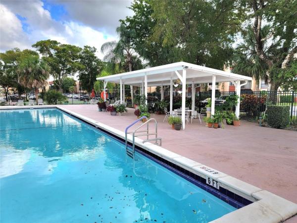Oakbrook Village, 8260 SW 24th St #6112, North Lauderdale, Florida 33068, image 2